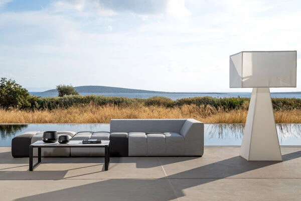 OUTFLEXX Sam Corner Loungeset, Sooty/lead Chine, Alu/Sunbrella, 5-6 Personen, Inkl. 1x Beistelltisch, 2x Loungetisch 6 OUTFLEXX Sam Corner Loungeset, Sooty/lead Chine, Alu/Sunbrella, 5-6 Personen, Inkl. 1x Beistelltisch, 2x Loungetisch – Bild 6