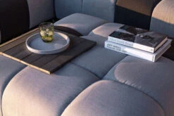 OUTFLEXX Sam Corner Loungeset, Sooty/lead Chine, Alu/Sunbrella, 5-6 Personen, Inkl. 1x Beistelltisch, 2x Loungetisch 23 OUTFLEXX Sam Corner Loungeset, Sooty/lead Chine, Alu/Sunbrella, 5-6 Personen, Inkl. 1x Beistelltisch, 2x Loungetisch -Kettler Verkaufsgeschäft 21845 8.jpg