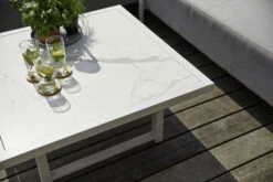 HARTMAN Dion Ecklounge, Grau/weiß, Sunbrella/Keramik, 5 Personen, Inklusive Beistelltisch 14 HARTMAN Dion Ecklounge, Grau/weiß, Sunbrella/Keramik, 5 Personen, Inklusive Beistelltisch -Kettler Verkaufsgeschäft 22454 4.jpg