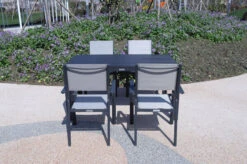 VILLANA Esstischgarnitur, Anthrazit/grau, Alu/Holzimitat/Textil, Tisch 150x90cm, 4 Stapelsessel -Kettler Verkaufsgeschäft 22579 06.jpg