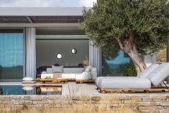 OUTFLEXX Icon Ecklounge, Natte/natur, Alu/Teak/Sunbrella, 4-5 Personen, Inkl. Loungetisch, Seitenablage Aus Teak 23 OUTFLEXX Icon Ecklounge, Natte/natur, Alu/Teak/Sunbrella, 4-5 Personen, Inkl. Loungetisch, Seitenablage Aus Teak -Kettler Verkaufsgeschäft 23403 11.jpg