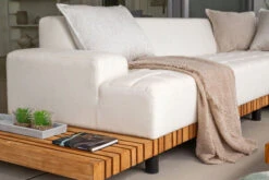 OUTFLEXX Icon Ecklounge, Natte/natur, Alu/Teak/Sunbrella, 4-5 Personen, Inkl. Loungetisch, Seitenablage Aus Teak 16 OUTFLEXX Icon Ecklounge, Natte/natur, Alu/Teak/Sunbrella, 4-5 Personen, Inkl. Loungetisch, Seitenablage Aus Teak -Kettler Verkaufsgeschäft 23403 4.jpg